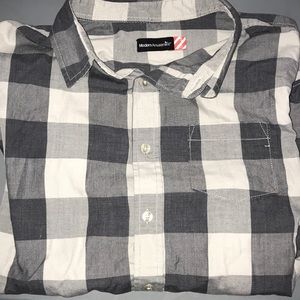 Short sleeve button down
